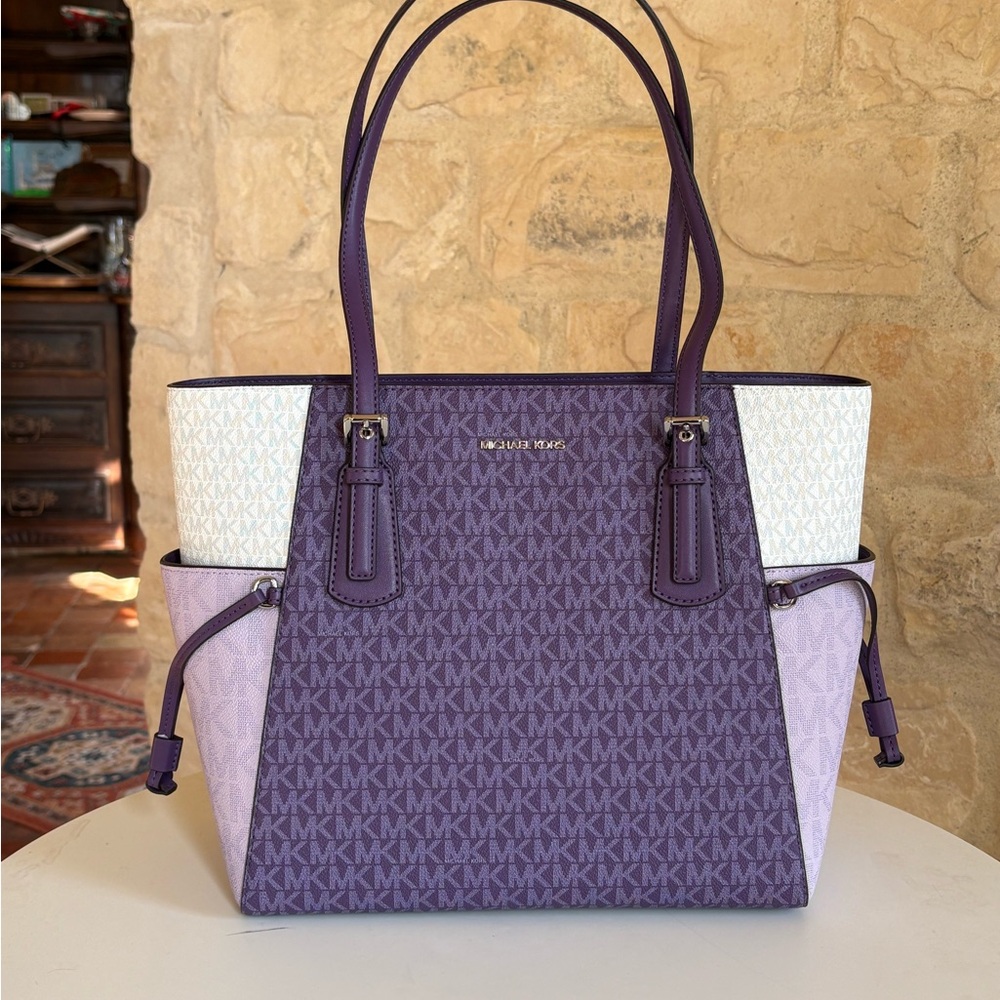 Michael Kors Purple and White Tote with Wallet - Picture 4 of 16